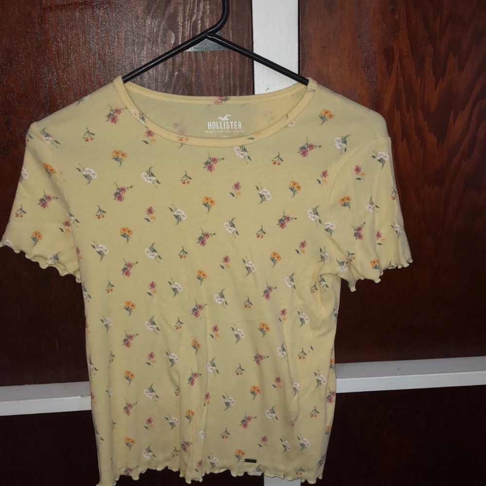 yellow hollister shirt with flowers size:s